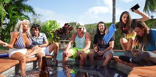 Party Crew hat 1 weitere XXX-Action „Alter gegen Junge“ am Schwimmbad