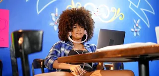 Nina Diaz Enjoys a Quick Self-Love Session in Public Coffee Shop | Reality Kings