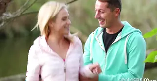 Shapely blonde prefers outside love