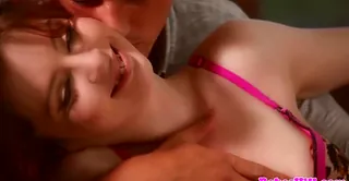 Ginger Jessi Palmer tut ihr Bestes, um Tyler Nixons großartigem Schwanz zu gefallen