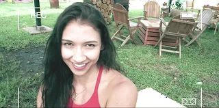 Mariana betet, dass es nicht aufhört, während er sie im Doggystyle fickt